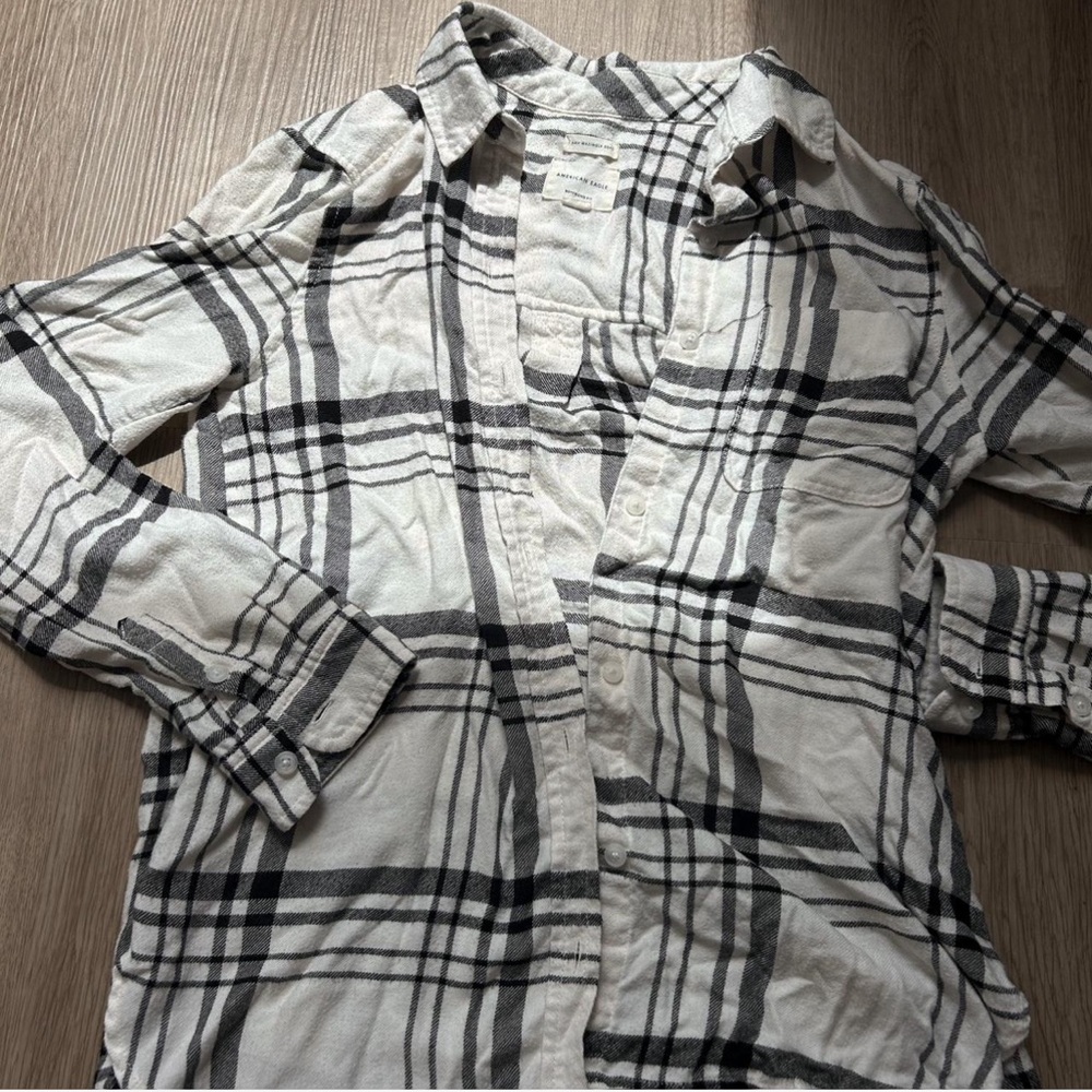 American Eagle Outfitters Black and White Plaid Shirt